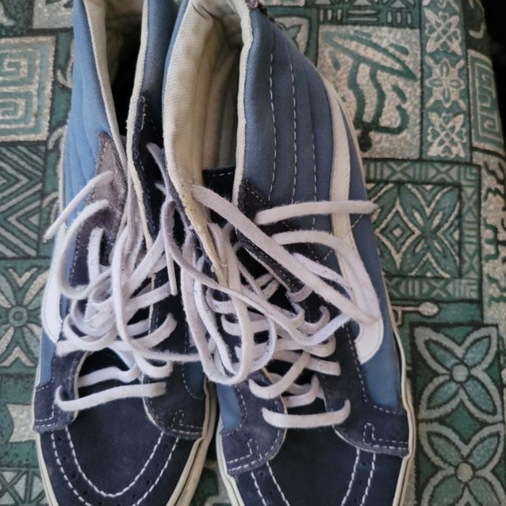 Vans size 7  in women's and size 5 in men